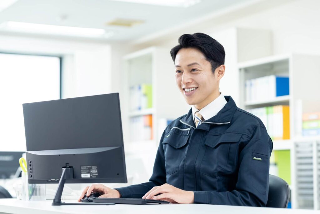 日本中小企業金融サポート機構の5chの口コミを見る男性