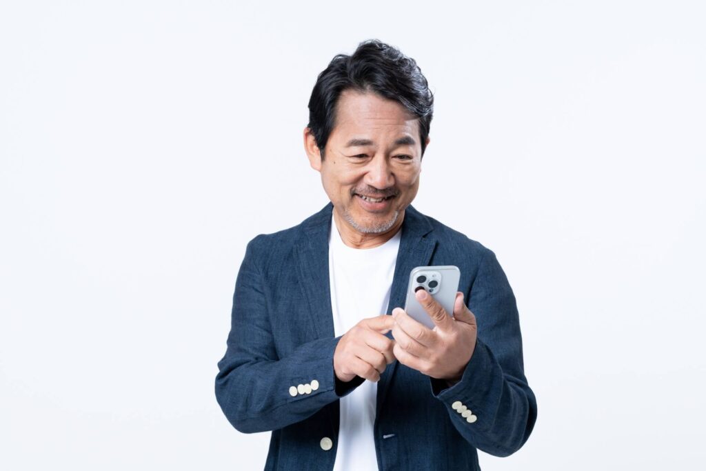 stera finance（ステラファイナンス）の評判・口コミを見る男性